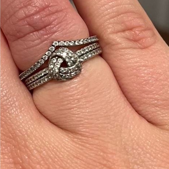 Two silver Pandora rings - Picture 1 of 3